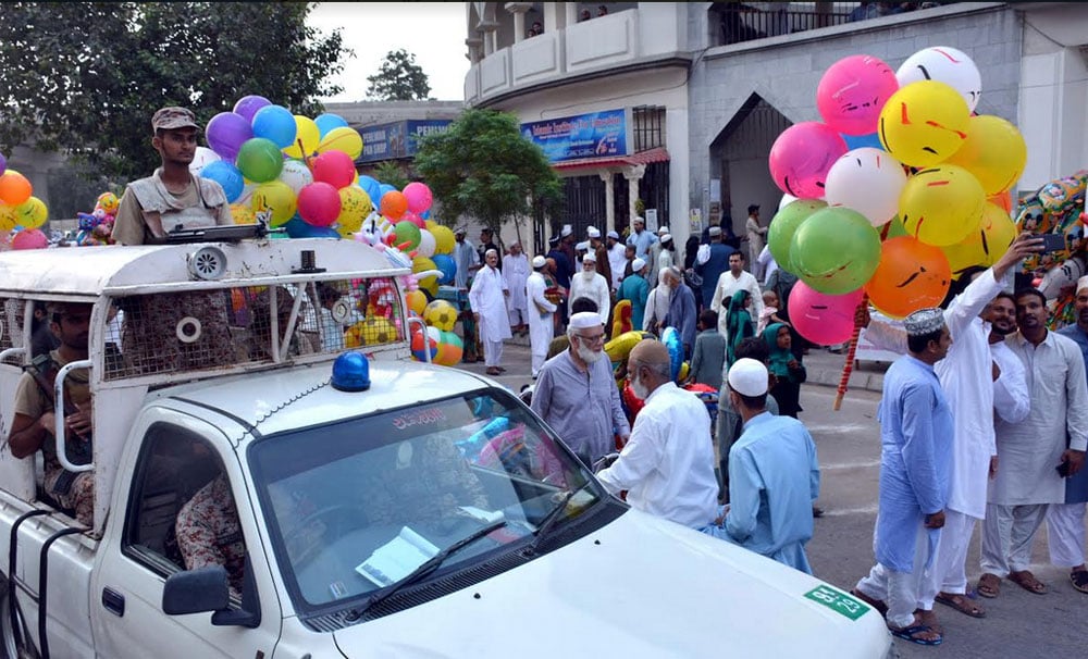 صدر مملکت نے نماز عید کراچی، وزیر اعظم نے اسلام آباد میں ادا کی