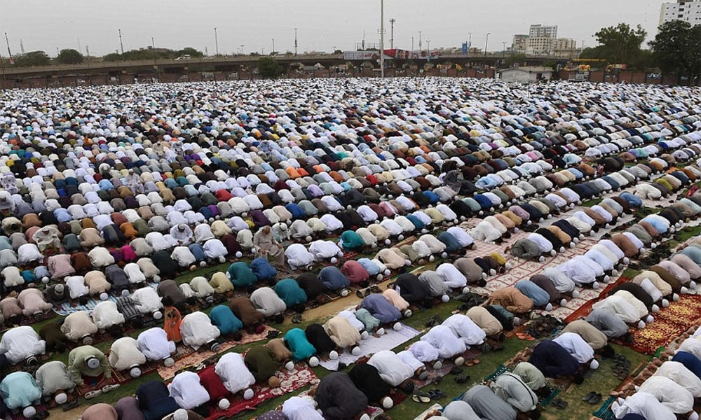 صدر مملکت نے نماز عید کراچی، وزیر اعظم نے اسلام آباد میں ادا کی