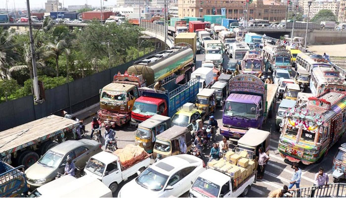 عید کا دوسرا دن، کراچی کے مختلف تفریحی مقامات پر شدید ٹریفک جام