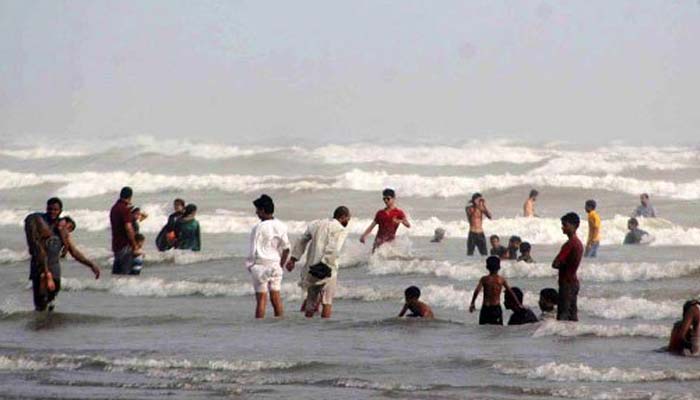 کراچی میں ہاکس بے پر 2 نوجوان ڈوب گئے