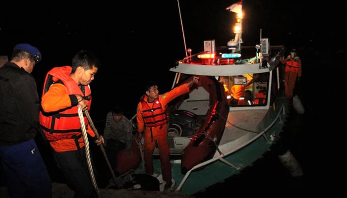 انڈونیشیا میں کشتی ڈوبنے سے193افراد تاحال لاپتہ