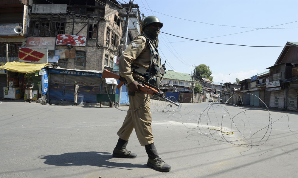 مقبوضہ کشمیر، اننت ناگ میں بھارتی فوج کا محاصرہ،  4 افراد شہید