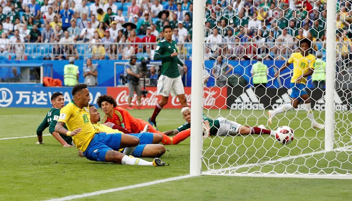 عالمی کپ میں برازیل کی جیت ، میکسیکو باہر
