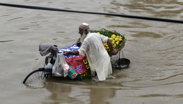  لاہور اور پیرس کی بارشوں کا بے جوڑ موازنہ 