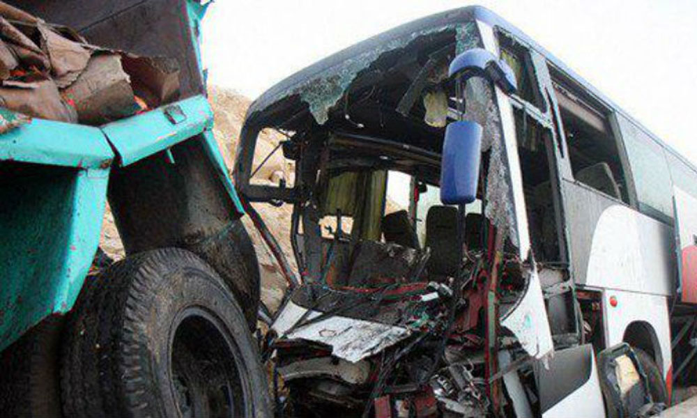 رحیم یار خان میں مسافر کوچ کا ٹرک سے تصادم ، 6 افراد جاں بحق 