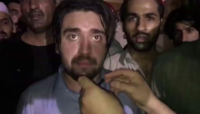 والد کےساتھ رہتا تھا، آج اتفاق سے گھر پرتھا، بیٹا