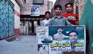 سیاسی جماعتیں پیچھے ، آزاد امیدوار آگے ؟