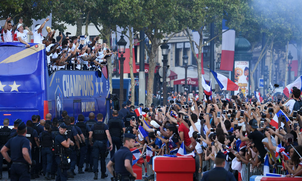 فرانسیسی ٹیم کا وطن واپسی پر شاندار استقبال