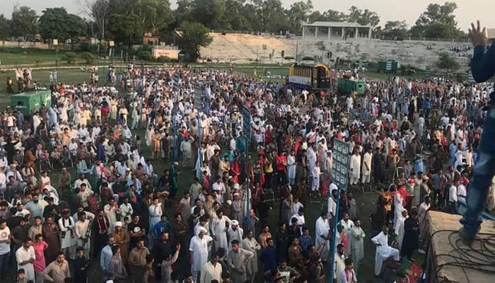 جہلم :عمران خان کا خطاب، جلسہ گاہ خالی خالی 