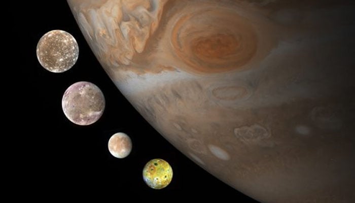 سیارہ مشتری کے گرد 12 نئے چاند دریافت 