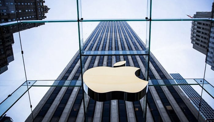 ایپل دنیا کی پہلی ایک ٹریلین ڈالر کمپنی بن گئی 