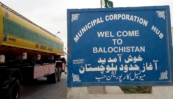 بلوچستان: مسافرکوچ کھائی میں گری گئی،35 افراد زخمی