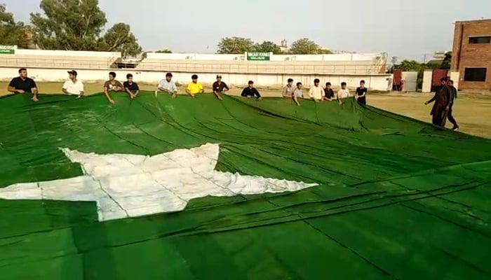 دنیا کا سب سے بڑا سبز ہلالی پرچم کس نے بنایا؟