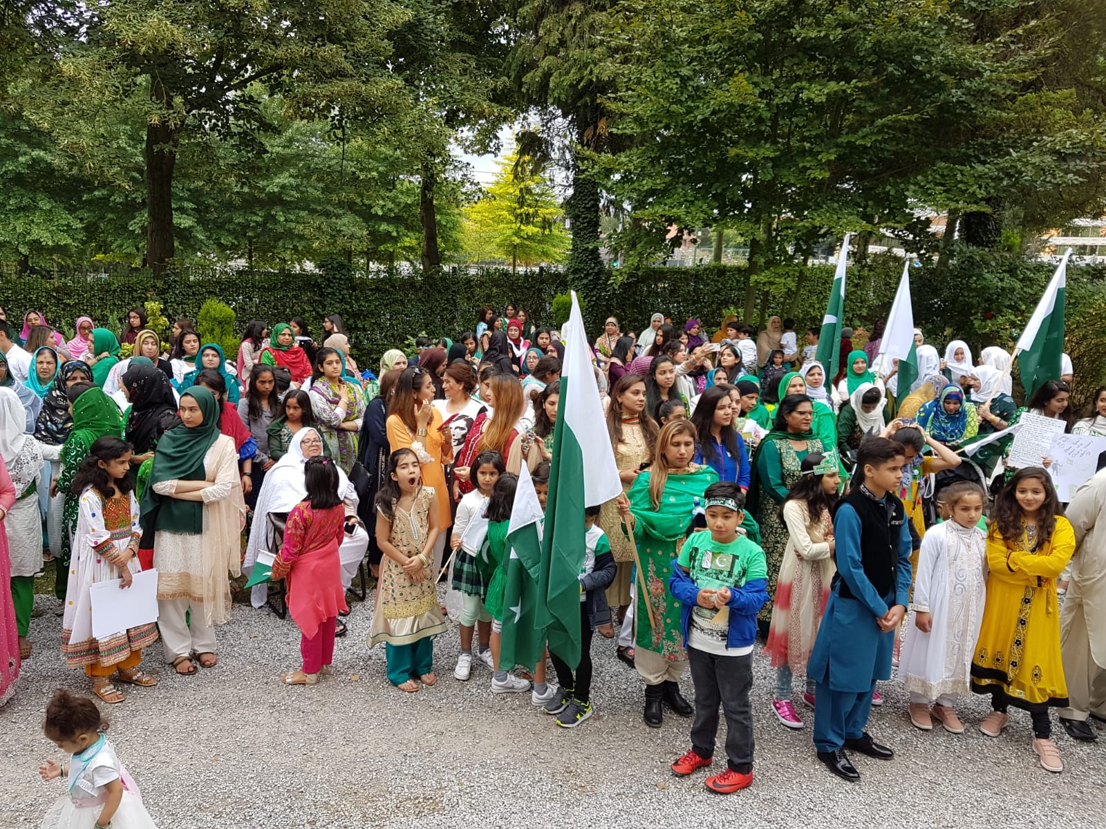   یوم آزادی : برسلز  میں  پرچم  کشائی  کی تقریب