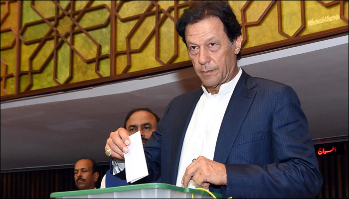 عمران خان نے وزارت عظمیٰ کیلئے کاغذات نامزدگی جمع کرادئیے