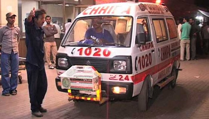 کراچی میں گاڑی پر فائرنگ ، ایک شخص جاں بحق