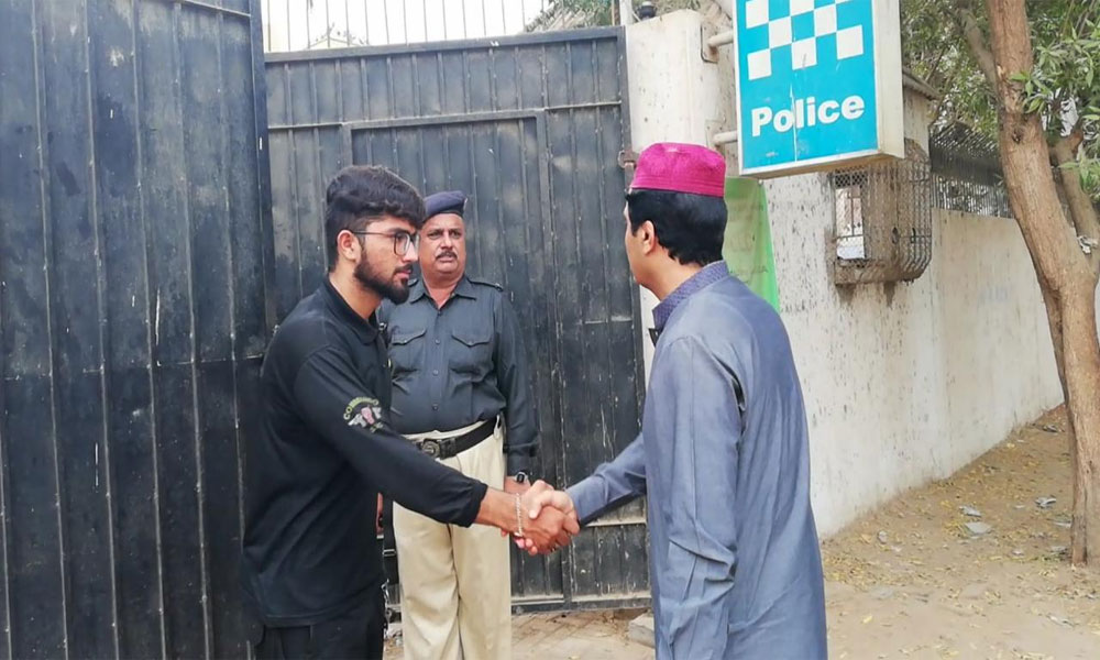کراچی پولیس چیف کے مختلف تھانوں پر چھاپے، چیکنگ