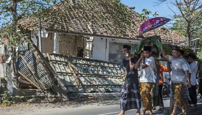 اندونیشیا :زلزلے میں مرنے والوں کی تعداد 13ہوگئی