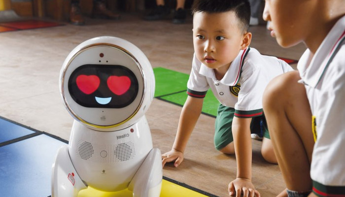 چین ، کنڈر گارٹن تعلیم کیلئے روبوٹ متعارف 