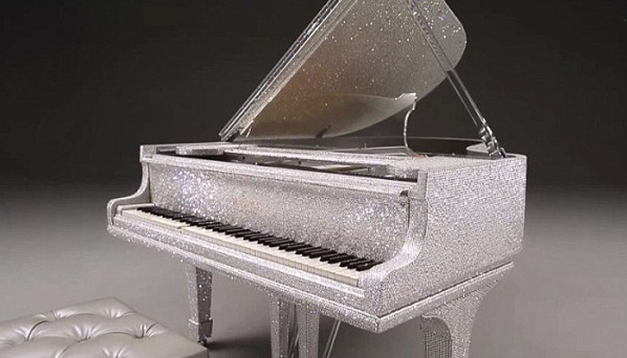 قیمتی کرسٹلز سے سجا مہنگا ترین پیانو