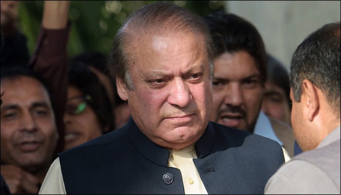 میاں نواز شریف کی کارکنوں میں آمد ، مولانا فضل الرحمٰن کو دھکے 