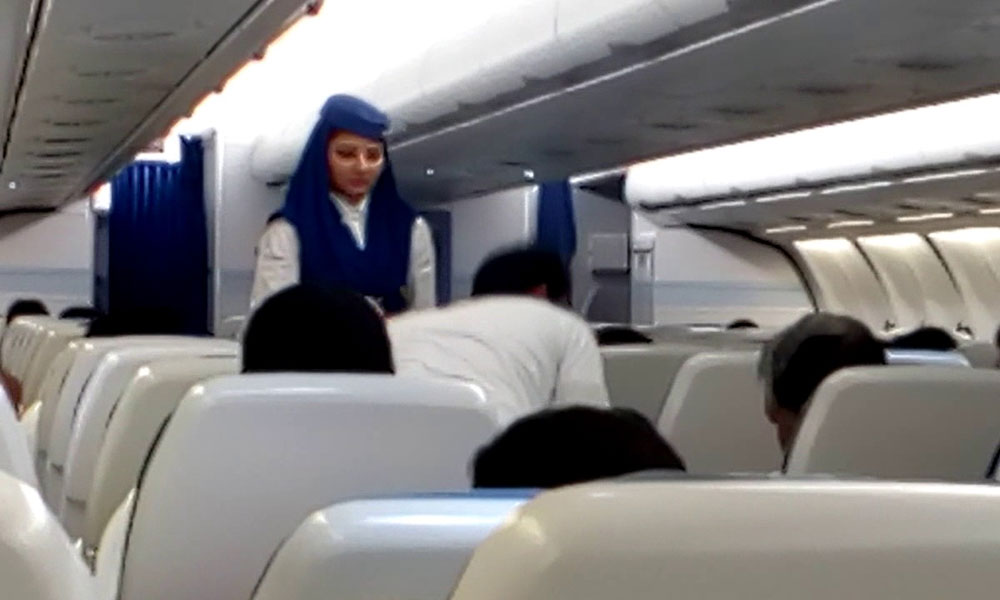 سعودی ایئر لائن،پہلی بار مقامی ایئر ہوسٹسز کی شمولیت