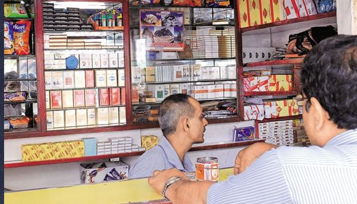 پاکستانی سالانہ 200 ارب کی سگریٹ پی جاتے ہیں 