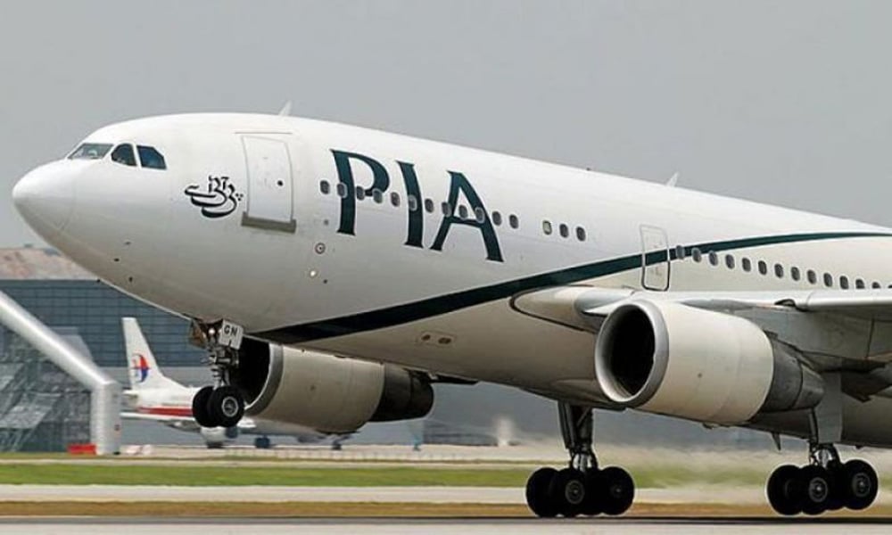 کراچی، پی آئی اے کی پرواز تاخیر کا شکار،مسافروں کا احتجاج