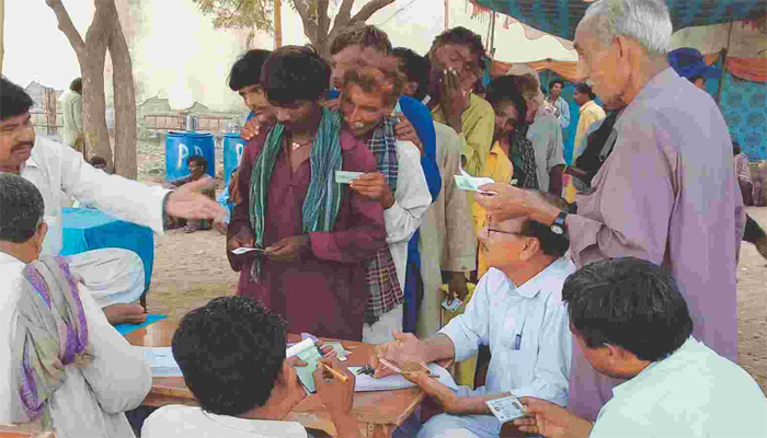 تھرپارکر: متاثرین سے پیسے لیکر امدادی گندم دینے کا انکشاف