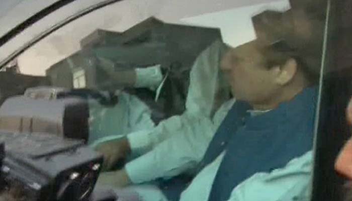 نواز شریف ووٹ ڈالے بغیر ہی روانہ ہوگئے 