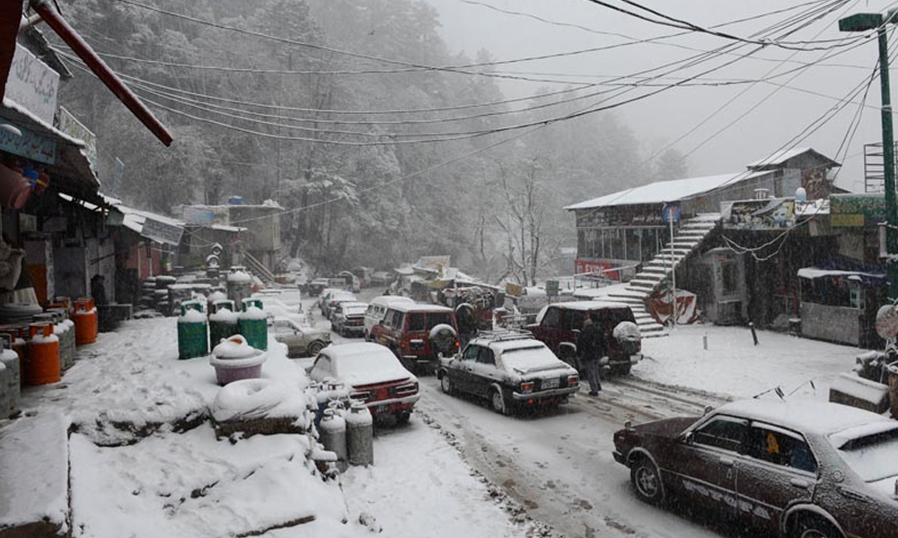ملک کے بالائی علاقوں میں برفباری سے سردی میں اضافہ
