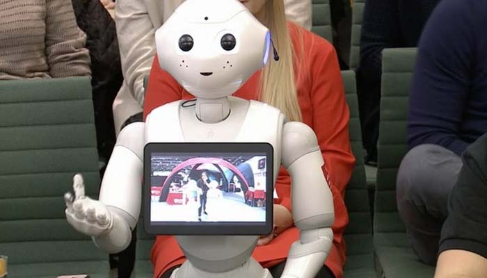 برطانوی پارلیمنٹ میں پہلی مرتبہ روبوٹ بطور گواہ پیش 