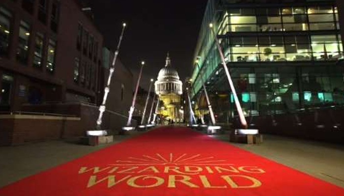 لندن ، سڑکوں کو روشن کرنے کے لئے جادوئی چھڑیاں تیار 