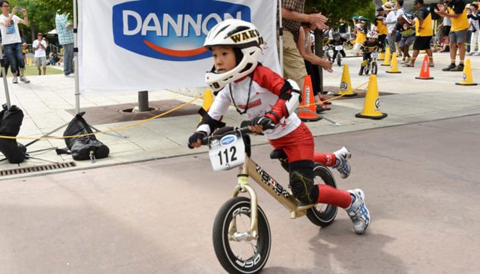 جاپان میں ننھے بچوں کے درمیان سا ئیکل کی دلچسپ ریس کا انعقاد