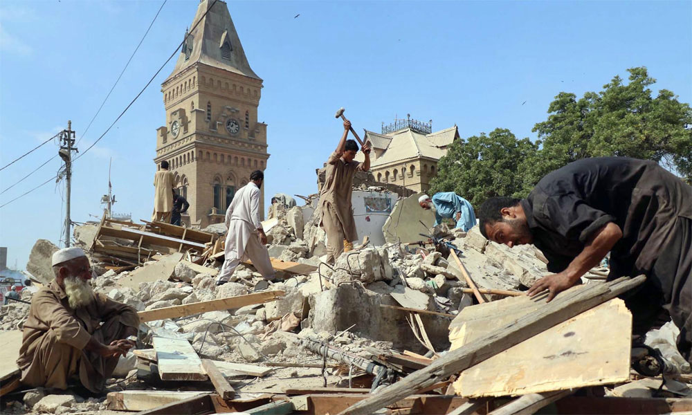 کراچی: تجاوزات آپریشن کے بعد ایمپریس مارکیٹ کی دھلائی