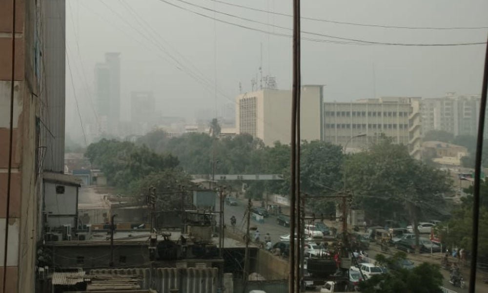 کراچی کی فضا میں آلودگی خطرناک حد تک بڑھ گئی