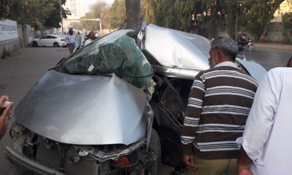کراچی حسن اسکوائر اور چندریگر روڈ پر حادثات، 2 زخمی