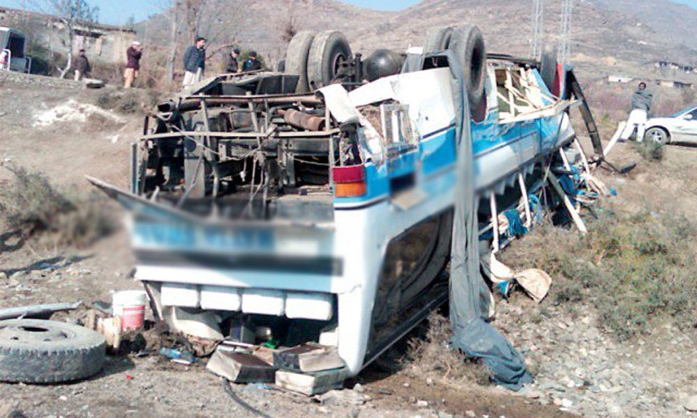 دادو،زائرین کی بس کو حادثہ، ڈرائیور جاں بحق ،55 زخمی