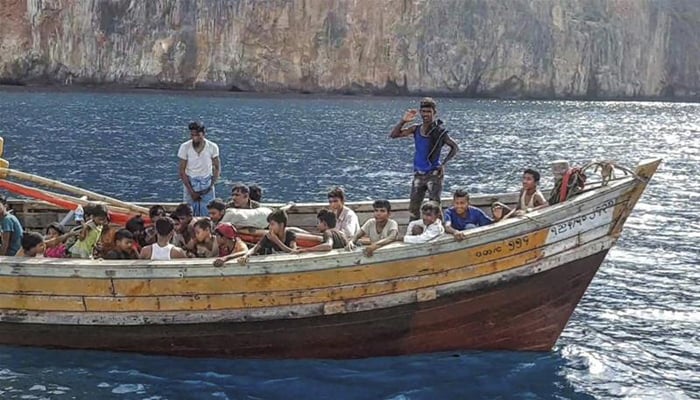 میانمار : کشتی پر سوار 106 روہنگیا مہاجرین گرفتار 