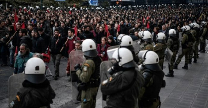 یونان آمریت کے خلاف طلبہ بغاوت کی یاد میں مظاہرہ