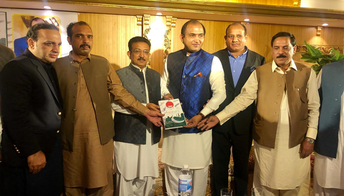 جدہ:عرفان صدیقی کی کتاب کی تقریب رونمائی،پاکستانی سفارتکار کی شرکت