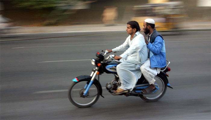 کراچی سمیت سندھ میں ڈبل سواری پر پابندی