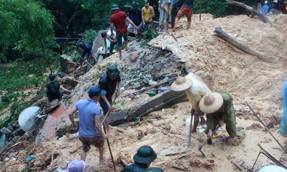 ویتنام میں شدید بارش، لینڈ سلائیڈنگ سے 13 ہلاک