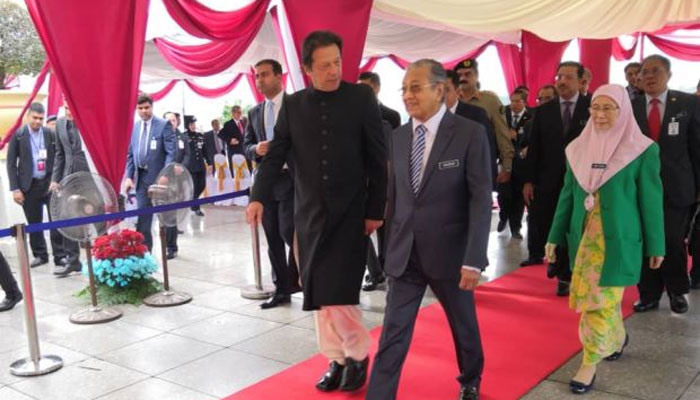 ملائیشیا میں عمران خان کے اعزاز میں گارڈ آف آنر