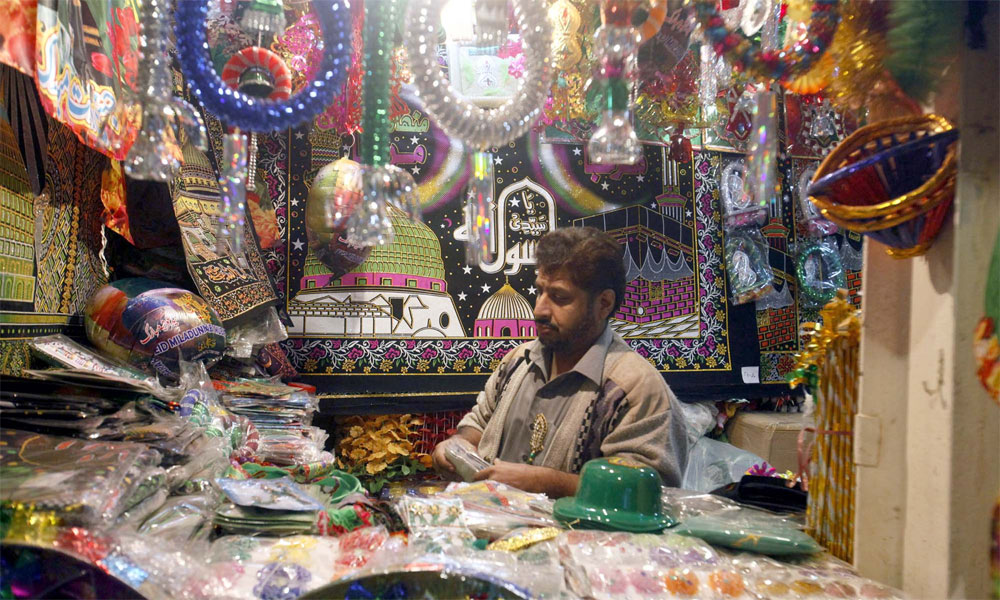 پشاور: جشن میلاد پر سرکاری عمارتیں سج گئیں، سیکیورٹی سخت