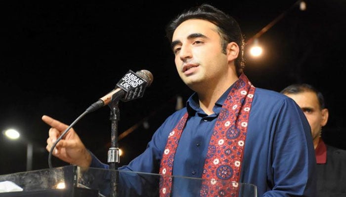 ’معیشت کا برا حال ہے حکومت کنٹینر سے اتر آئے‘