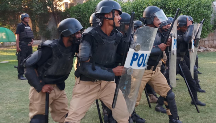  کراچی پولیس کی مظاہروں سے نمٹنے کی اچانک تیاریاں