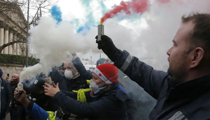 پیرس  چوتھے ہفتے بھی میدان جنگ بنا رہا، پرتشدد مظاہرے