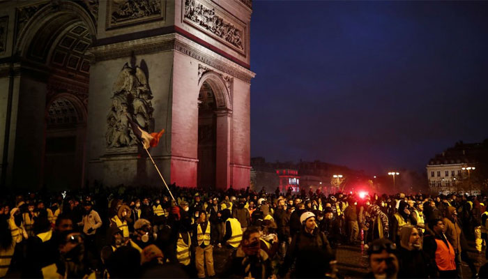 پیرس  چوتھے ہفتے بھی میدان جنگ بنا رہا، پرتشدد مظاہرے
