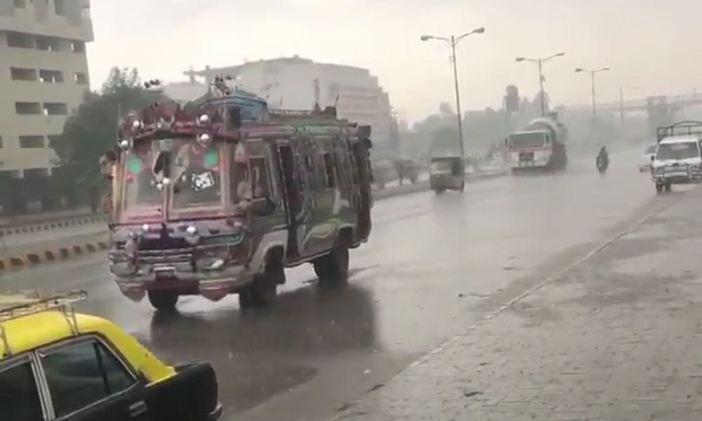 کراچی کے مختلف علاقوں میں بارش